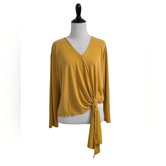 Astr Tops - ASTR The Label Yellow Tie Front Long Sleeve Top | Size Small